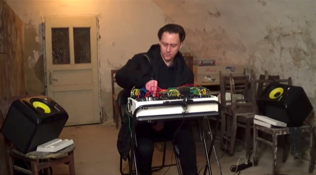 Heinali: l'artista ucraino in diretta streaming da un rifugio antiaereo