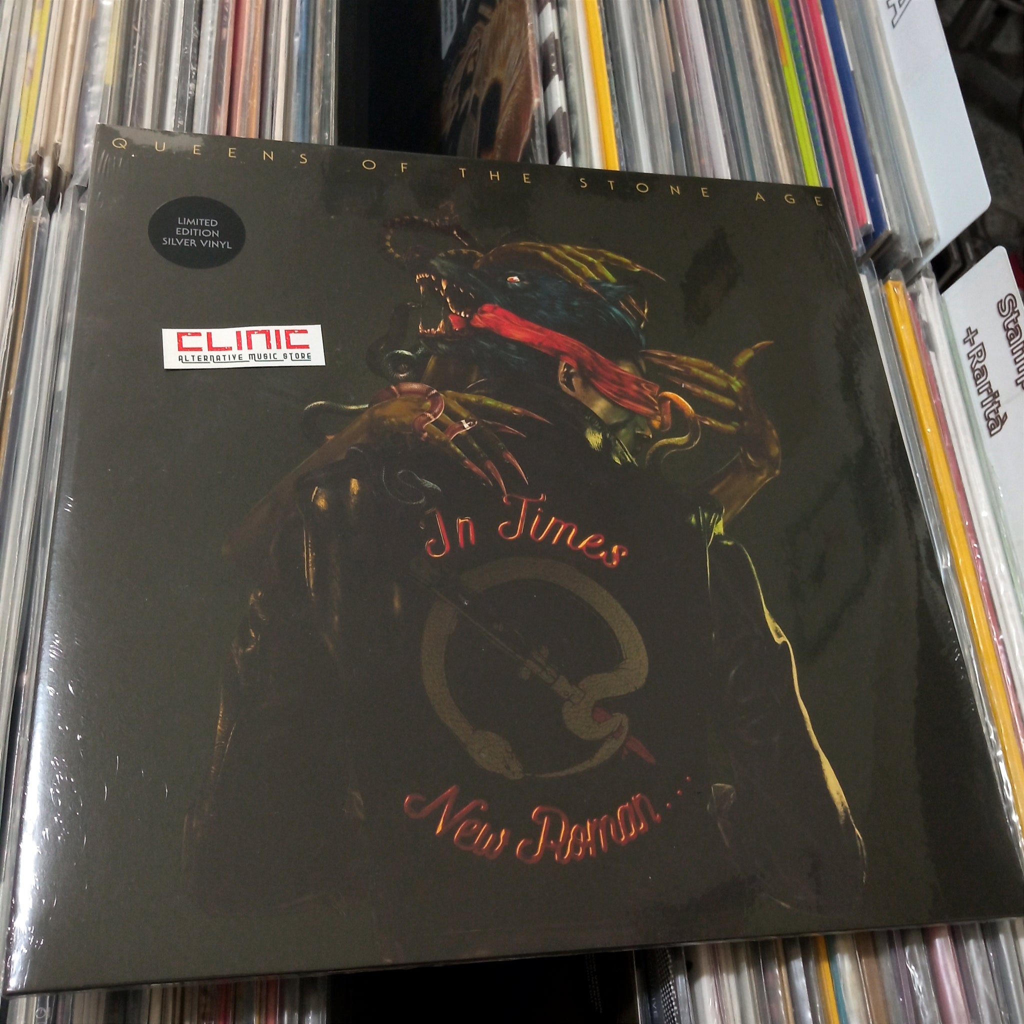 LP - QUEENS OF THE STONE AGE - IN TIMES NEW ROMAN... (Limited Edition)